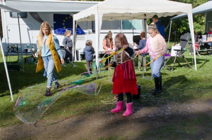 Seifenblasen und Spiele für Kinder